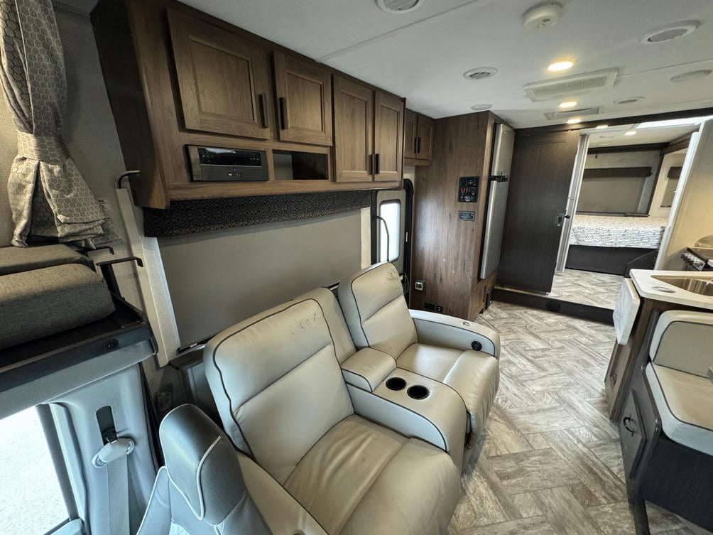 2021 Sunseeker 3050S