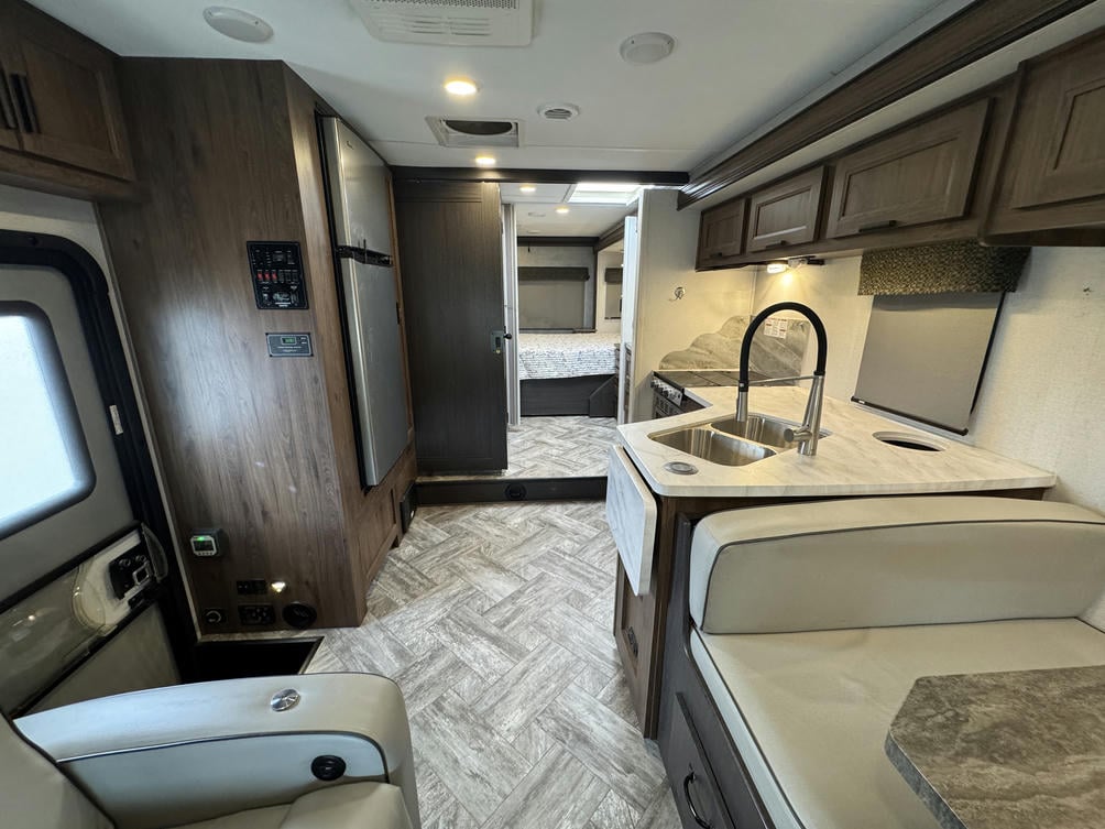 2021 Sunseeker 3050S
