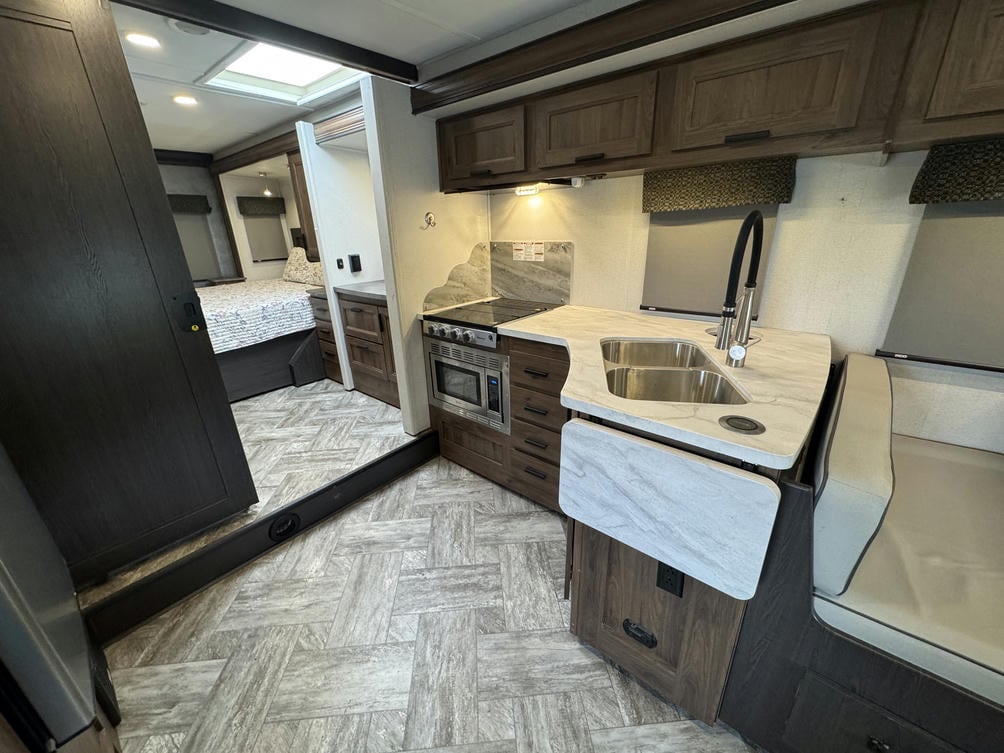 2021 Sunseeker 3050S