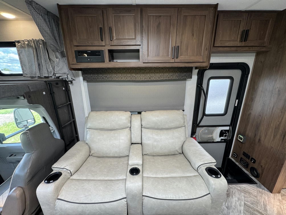 2021 Sunseeker 3050S