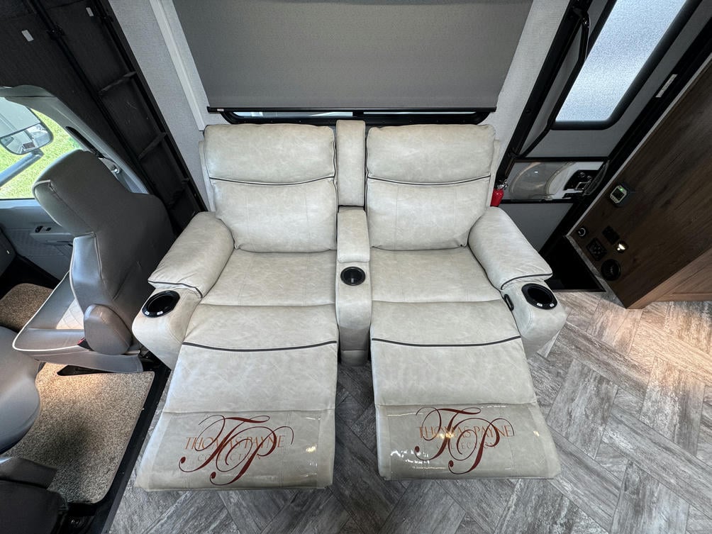 2021 Sunseeker 3050S