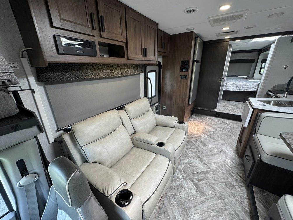 2021 Sunseeker 3050S