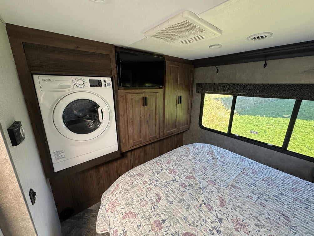 2021 Sunseeker 3050S