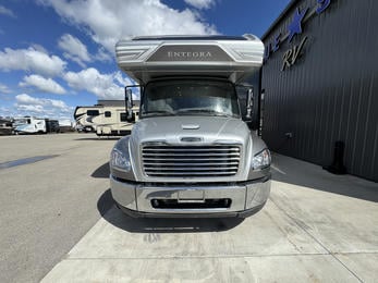 2022 Accolade 37L
