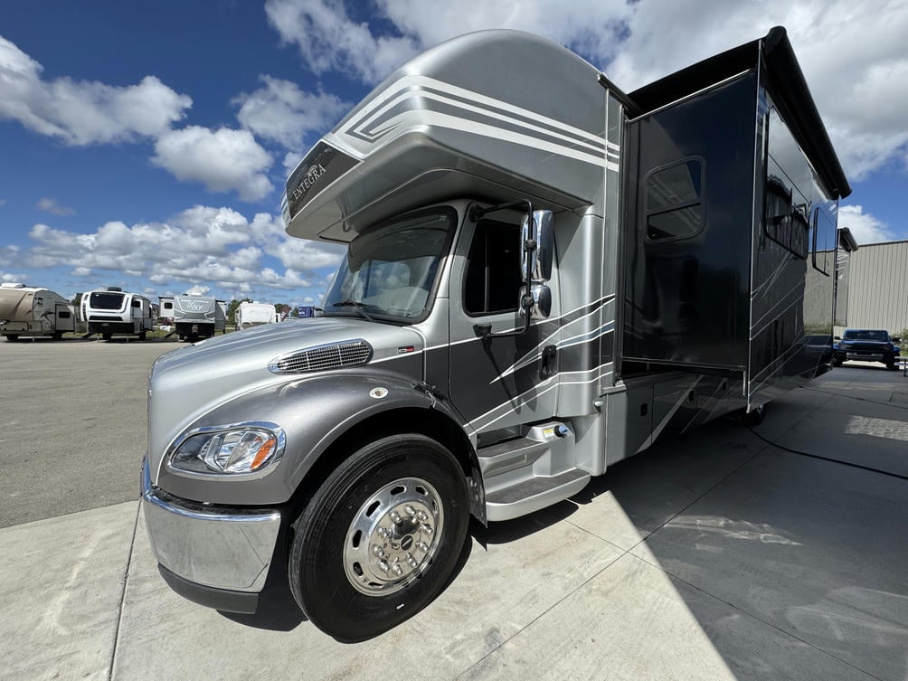2022 Accolade 37L