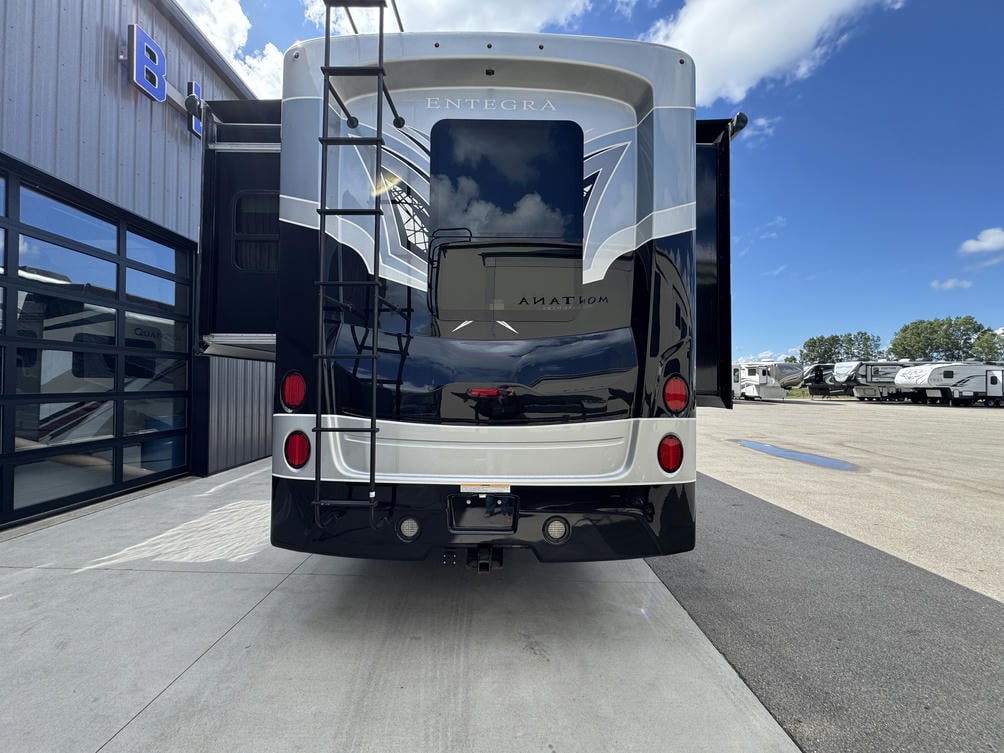 2022 Accolade 37L