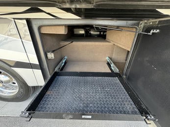 2022 Accolade 37L