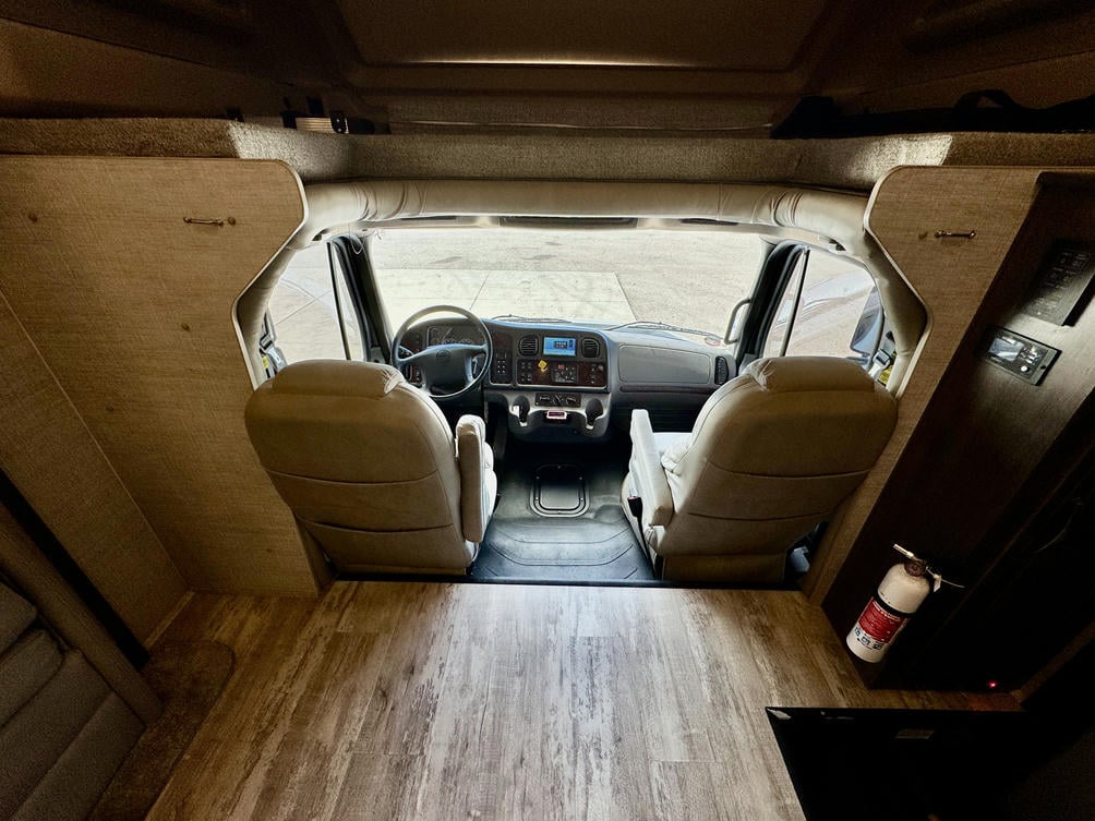 2022 Accolade 37L