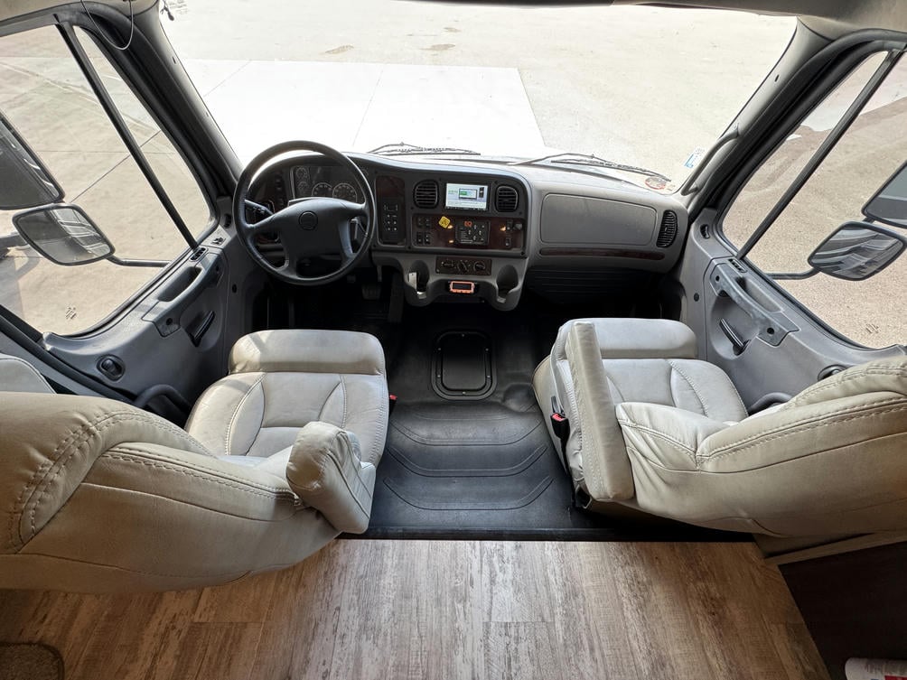 2022 Accolade 37L
