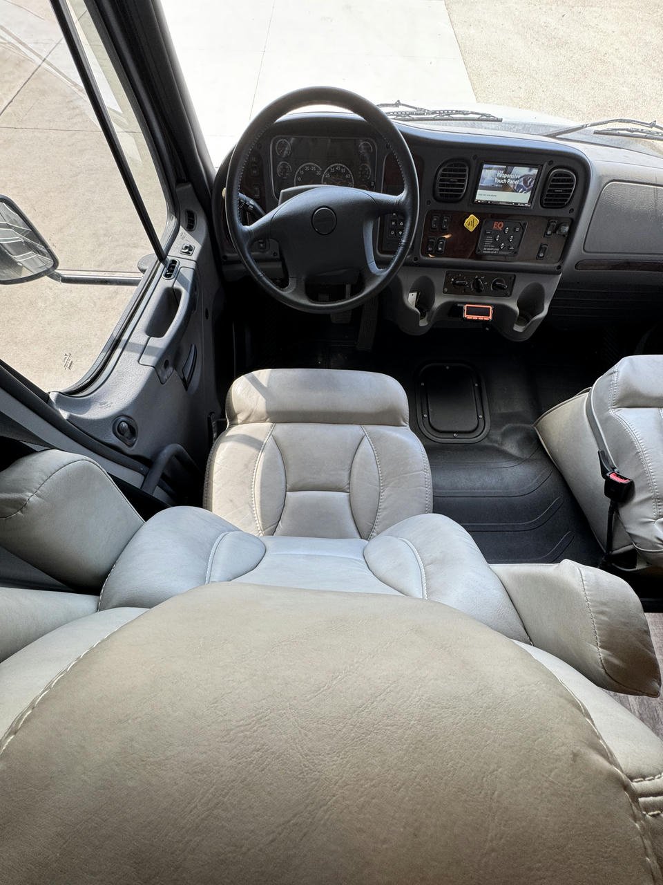 2022 Accolade 37L