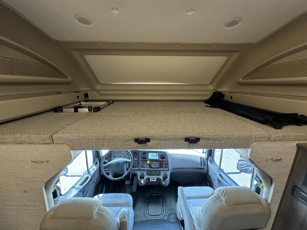 2022 Accolade 37L