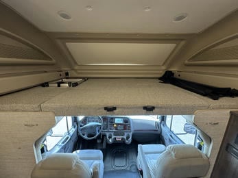 2022 Accolade 37L