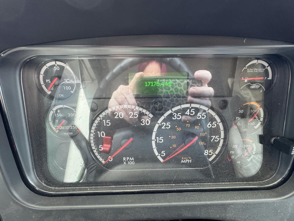 2022 Accolade 37L