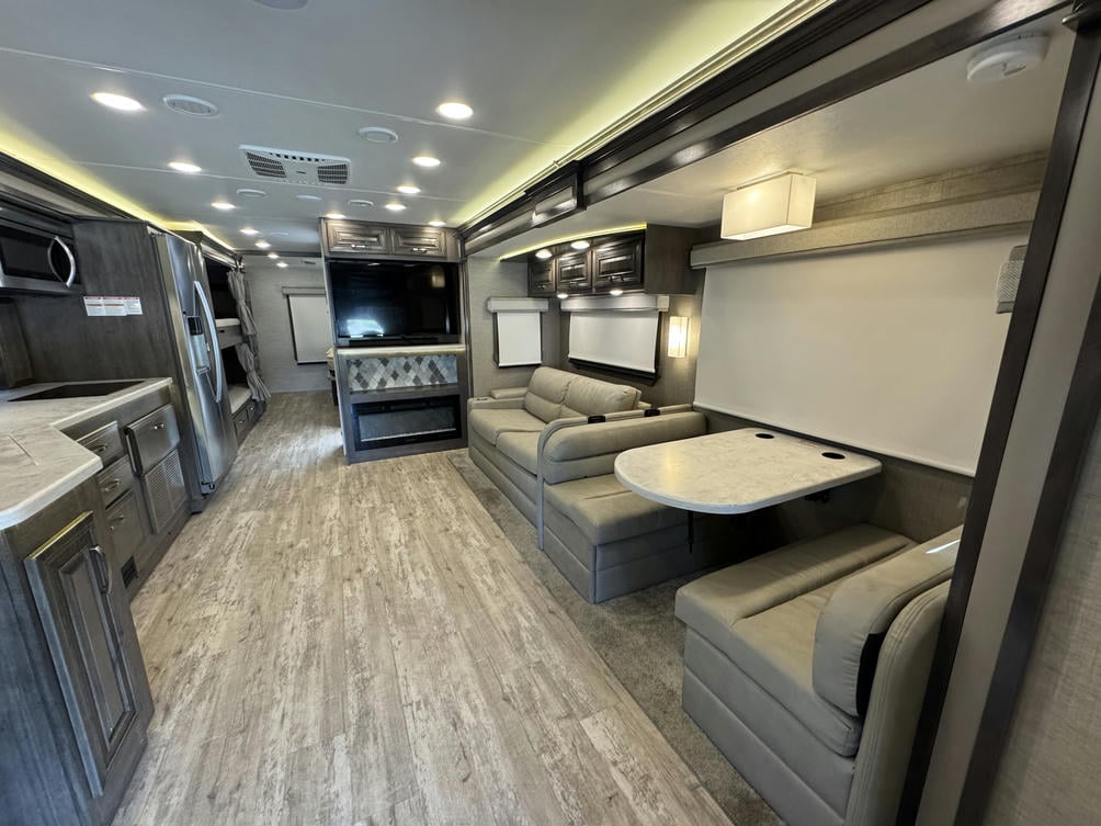2022 Accolade 37L