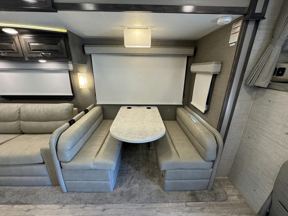 2022 Accolade 37L