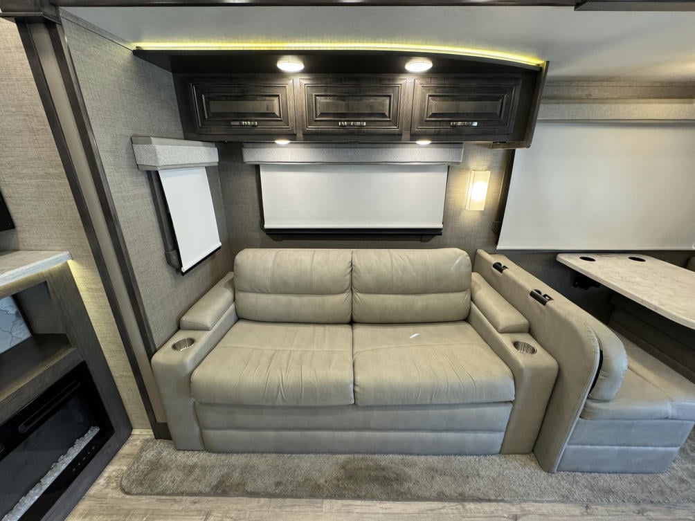 2022 Accolade 37L
