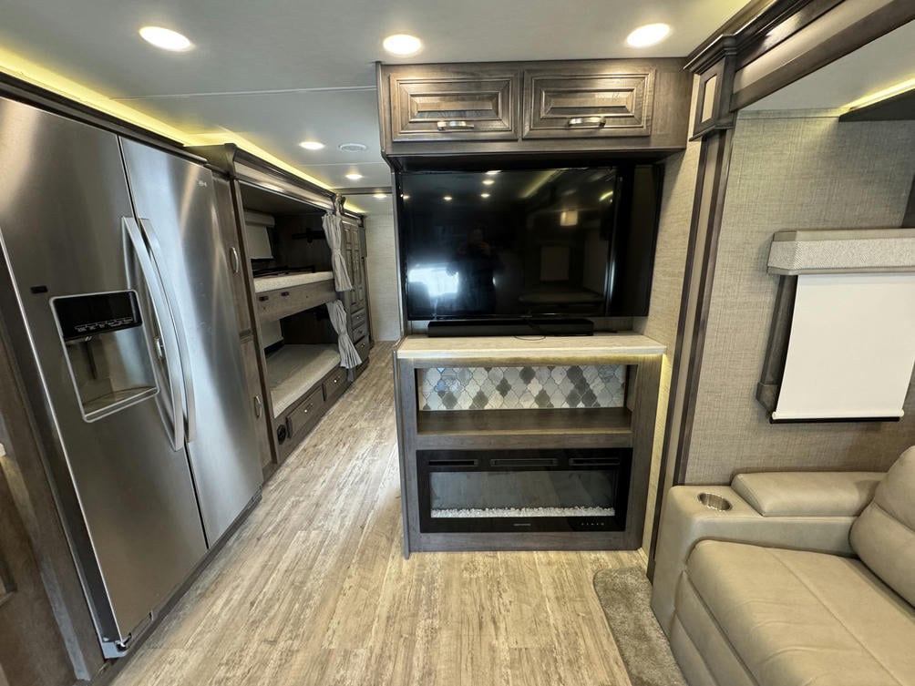 2022 Accolade 37L