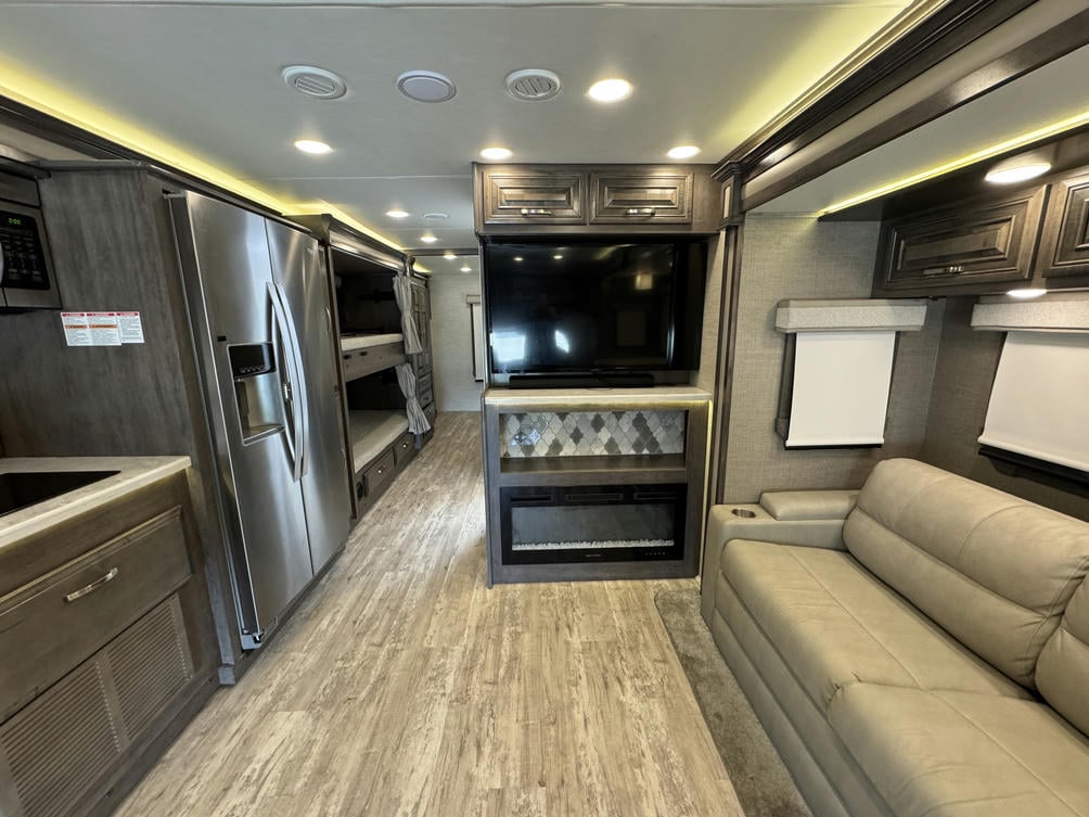 2022 Accolade 37L