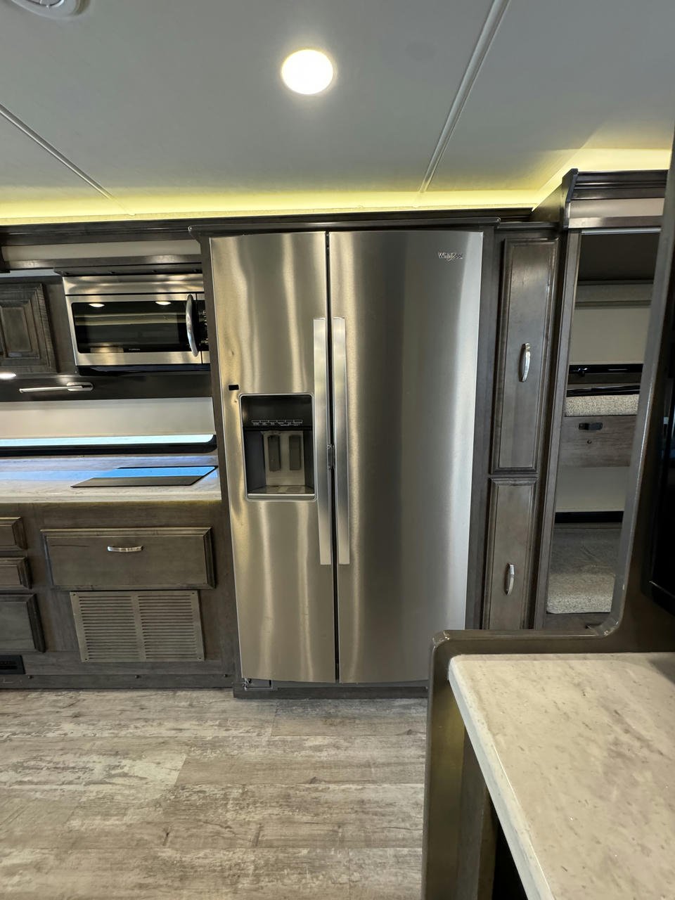 2022 Accolade 37L