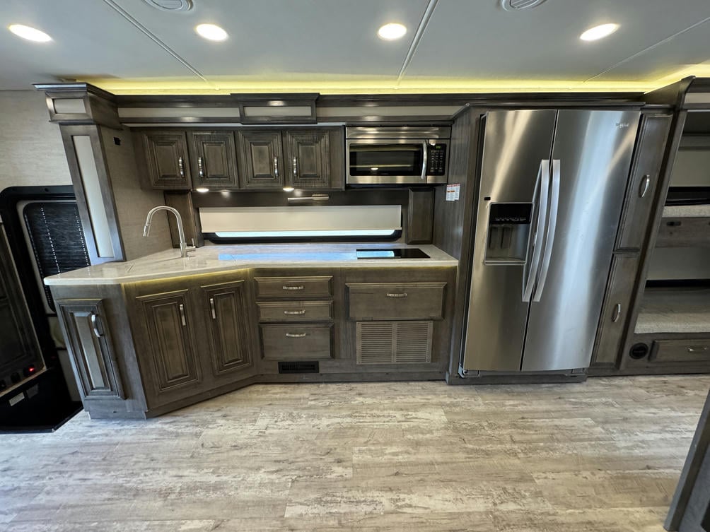 2022 Accolade 37L