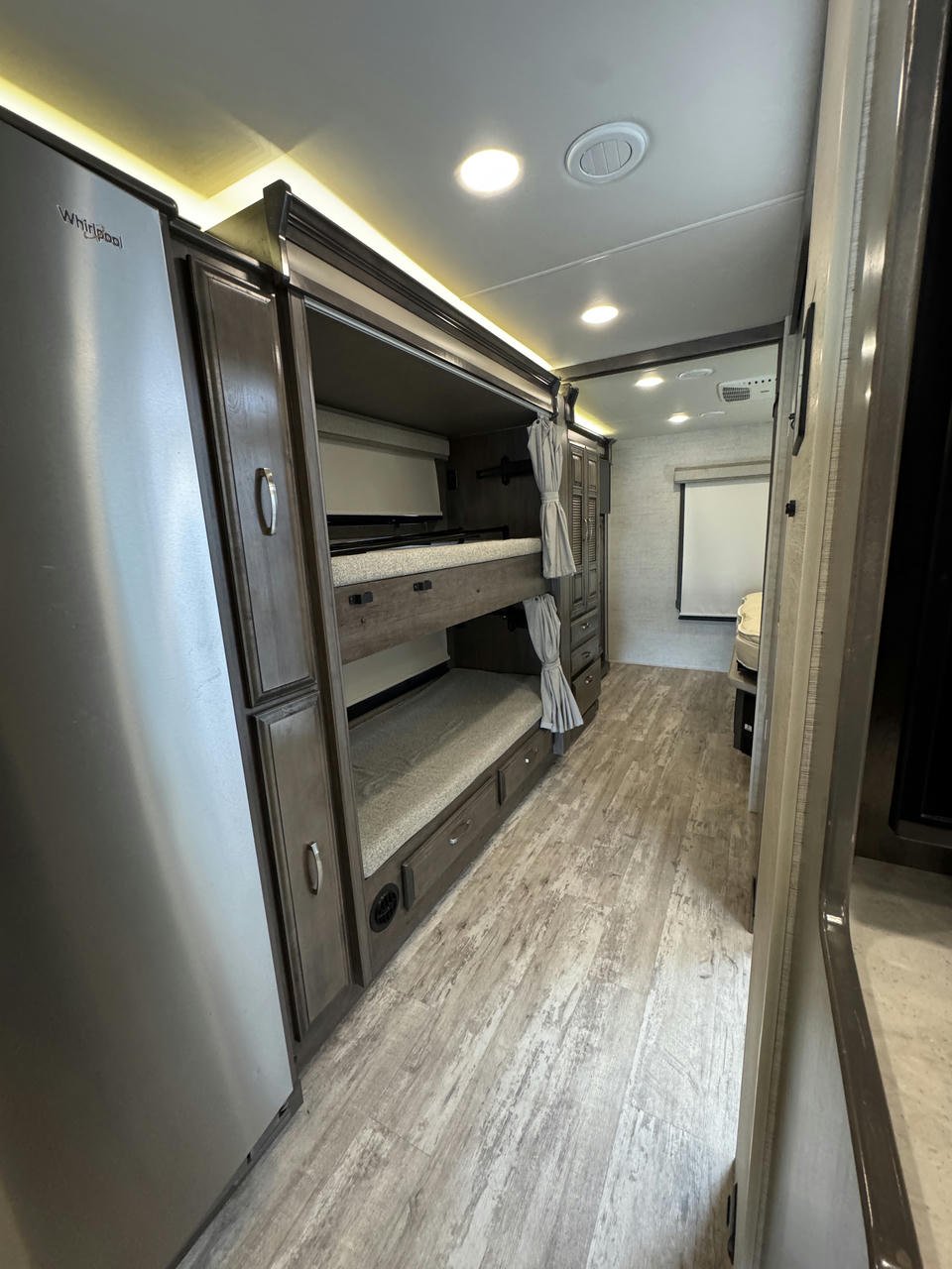 2022 Accolade 37L