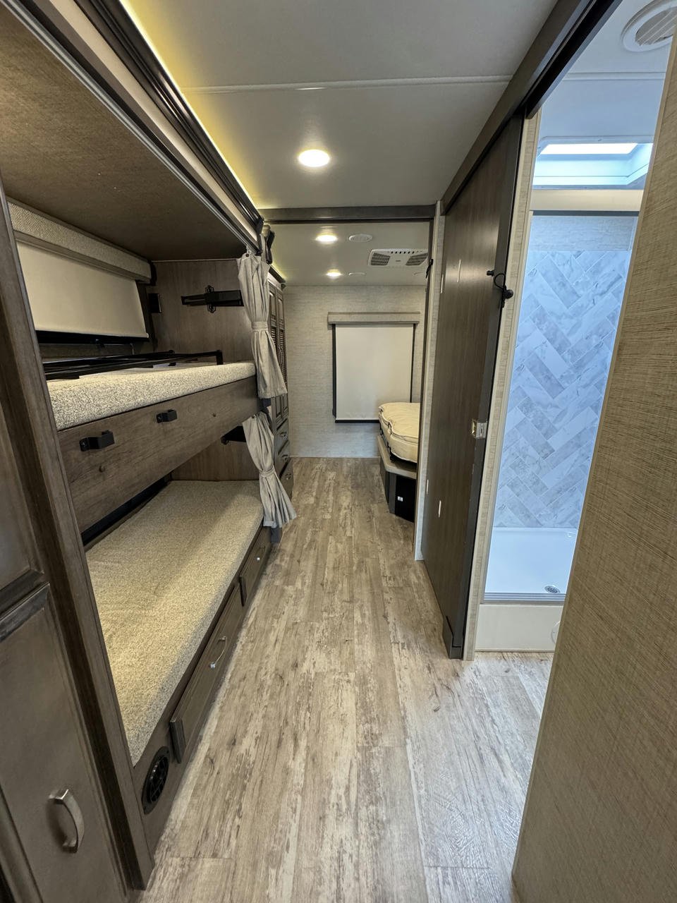 2022 Accolade 37L
