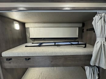 2022 Accolade 37L