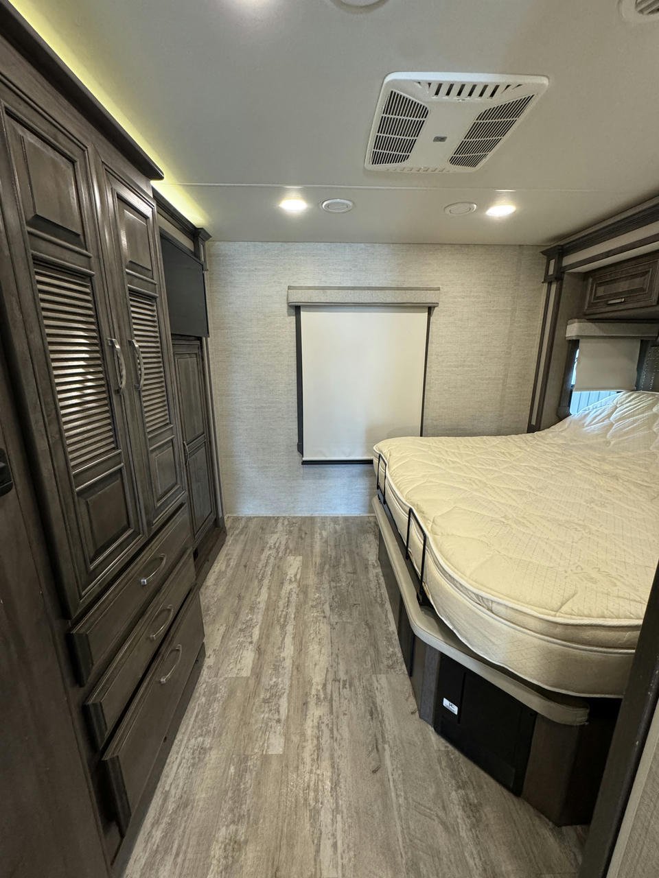 2022 Accolade 37L