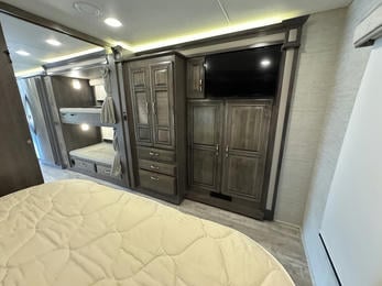 2022 Accolade 37L
