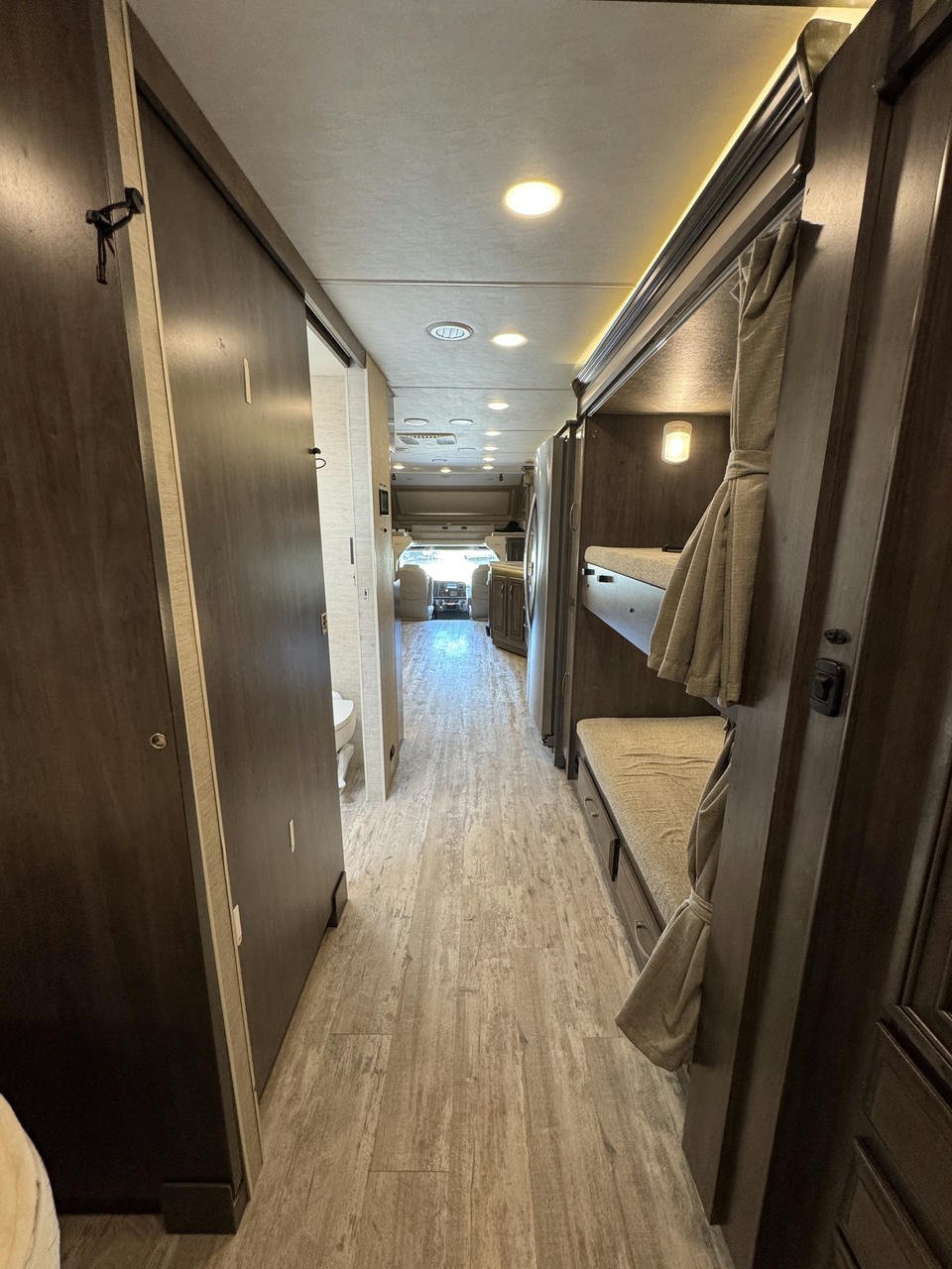 2022 Accolade 37L