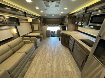 2022 Accolade 37L