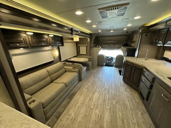 2022 Accolade 37L
