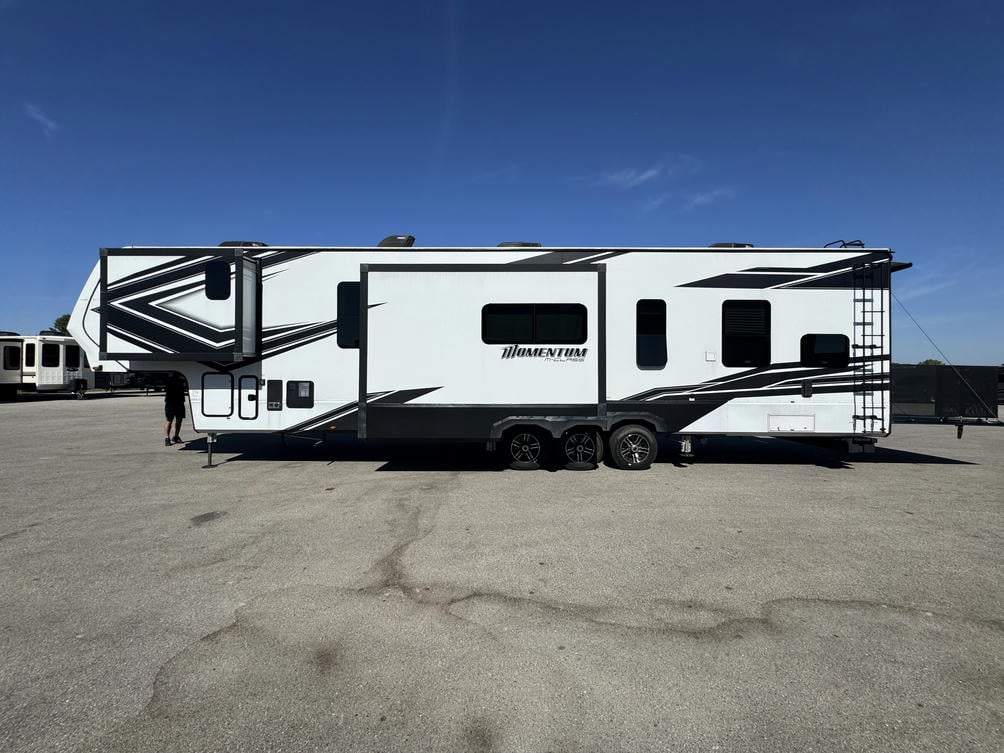 2022 Momentum 395MS-R