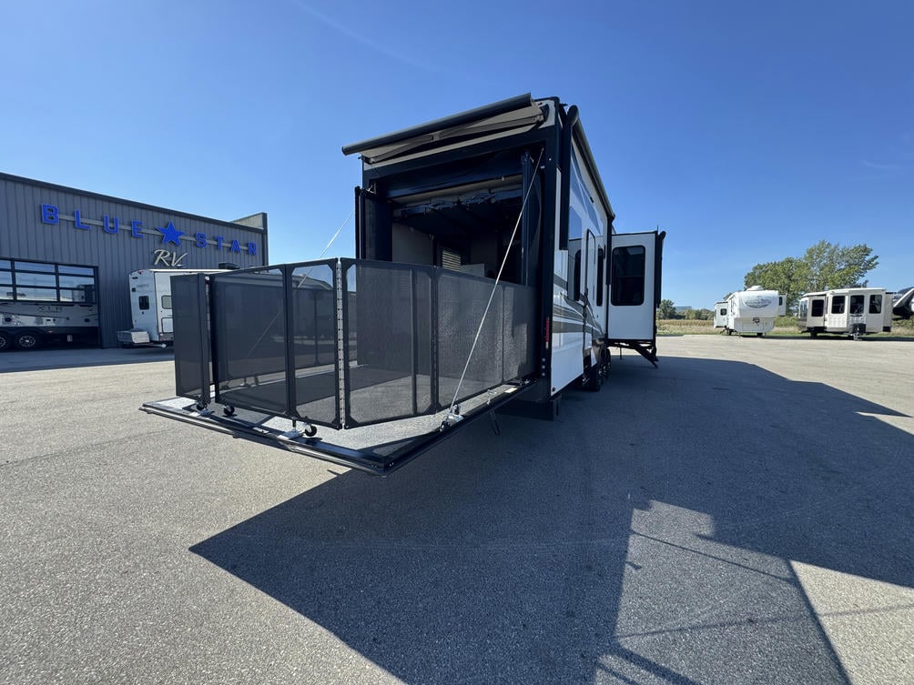 2022 Momentum 395MS-R