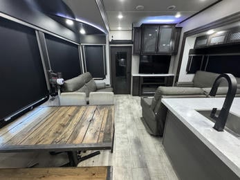 2022 Momentum 395MS-R