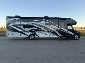 2022 Seneca 37L