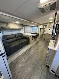 2022 Shadow Cruiser 260RBS