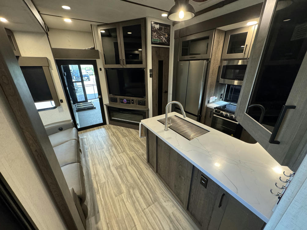 2022 Valor 37V13
