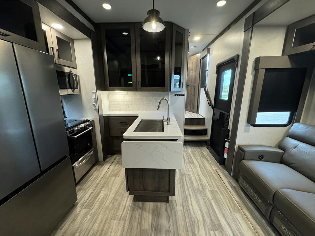2022 Valor 37V13