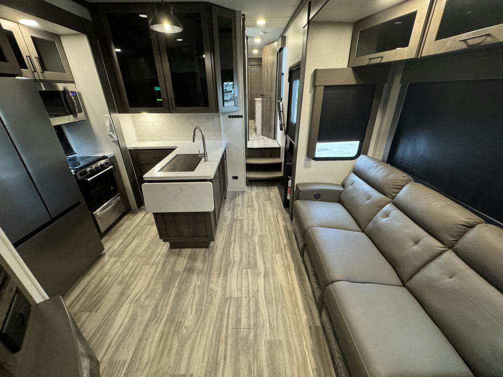 2022 Valor 37V13