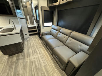 2022 Valor 37V13