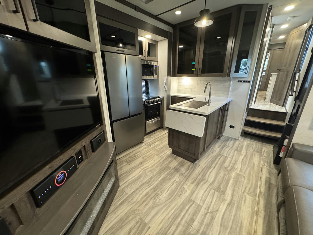 2022 Valor 37V13