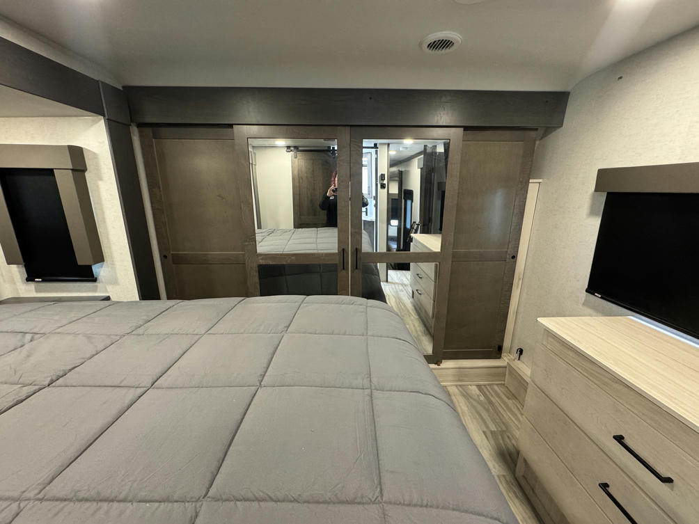 2022 Valor 37V13