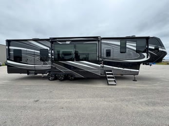2023 Momentum 395MS