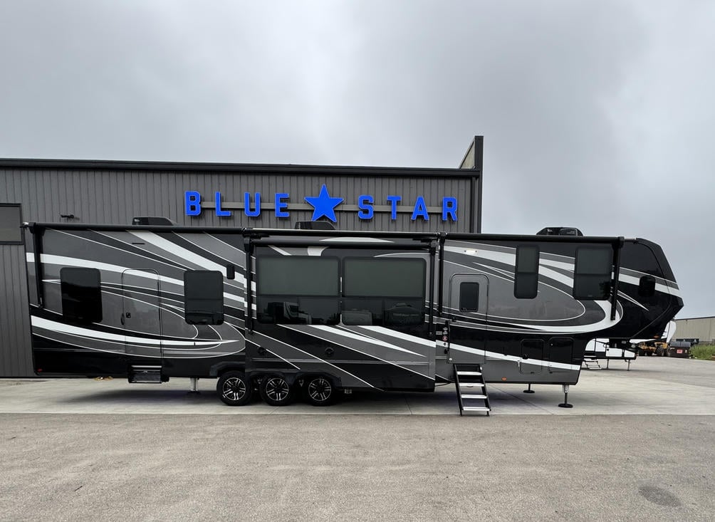 2023 Momentum 395MS