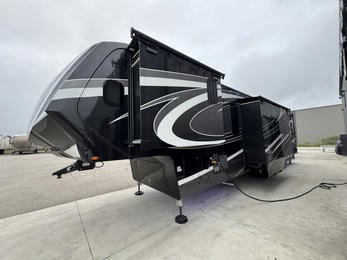 2023 Momentum 395MS