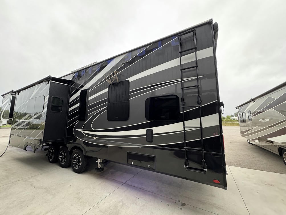 2023 Momentum 395MS