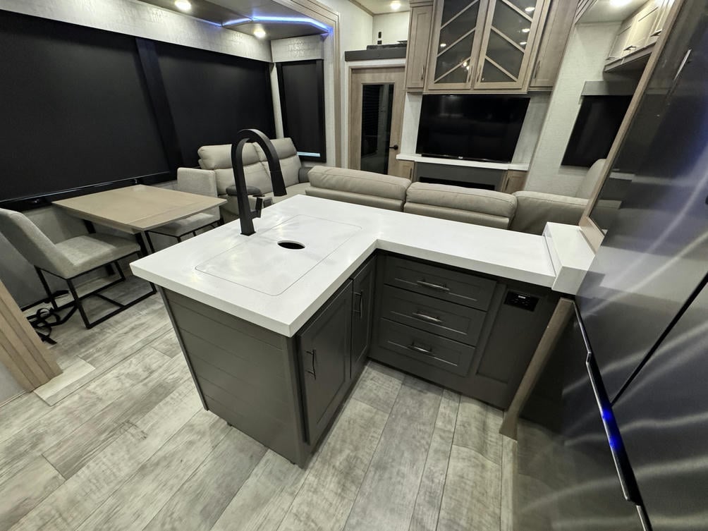 2023 Momentum 395MS