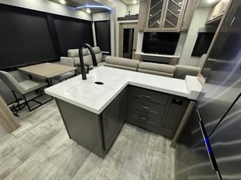 2023 Momentum 395MS