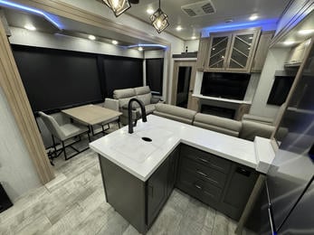 2023 Momentum 395MS